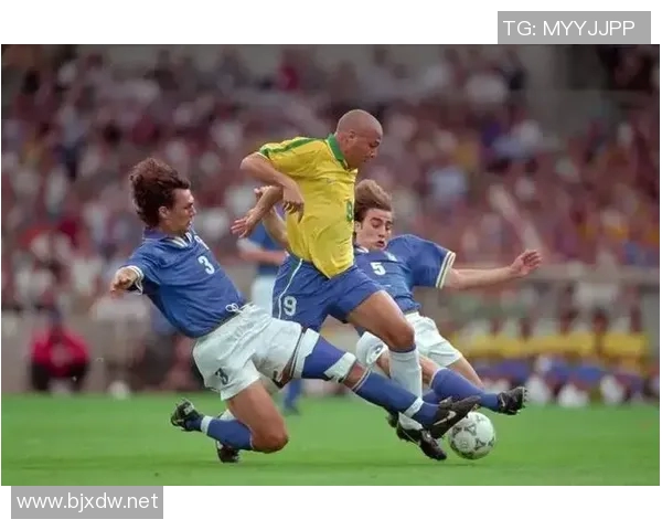 足球明星卡欧洲杯马赛克：探索球员风采与赛事回忆的独特融合